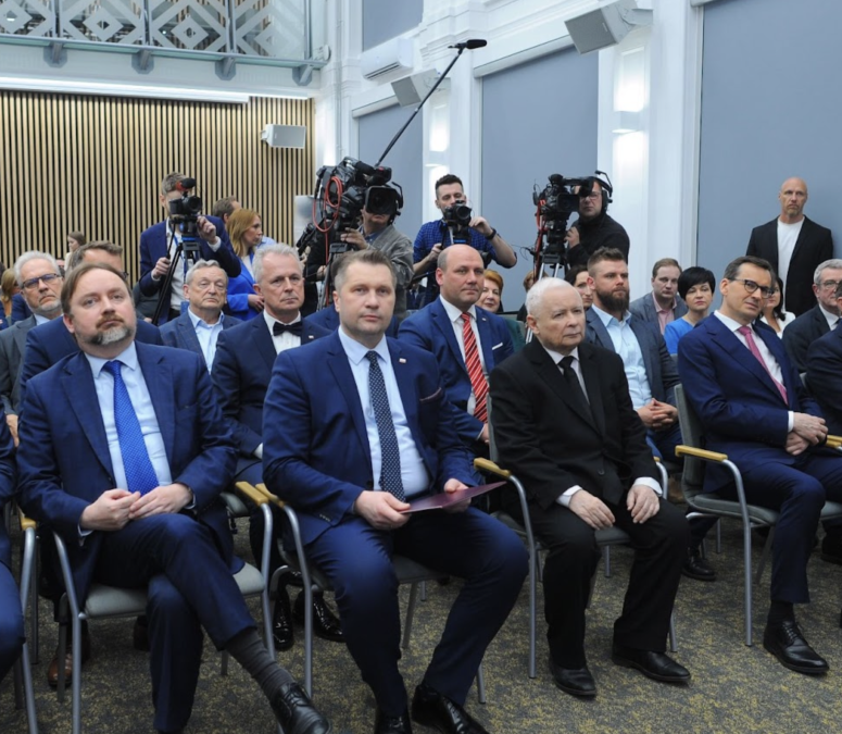 Naming the most important hall in the Ministry of Education and Science after Lech Kaczyński