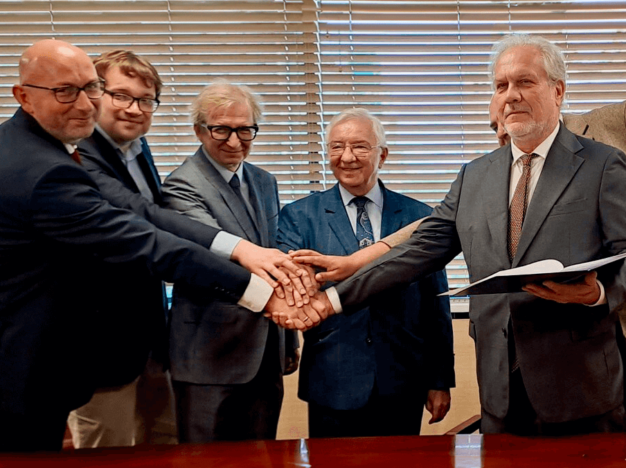 New partners for the Copernicus Academy. An agreement has been signed with Jan Kochanowski University in Kielce and the “Starachowice” SEZ